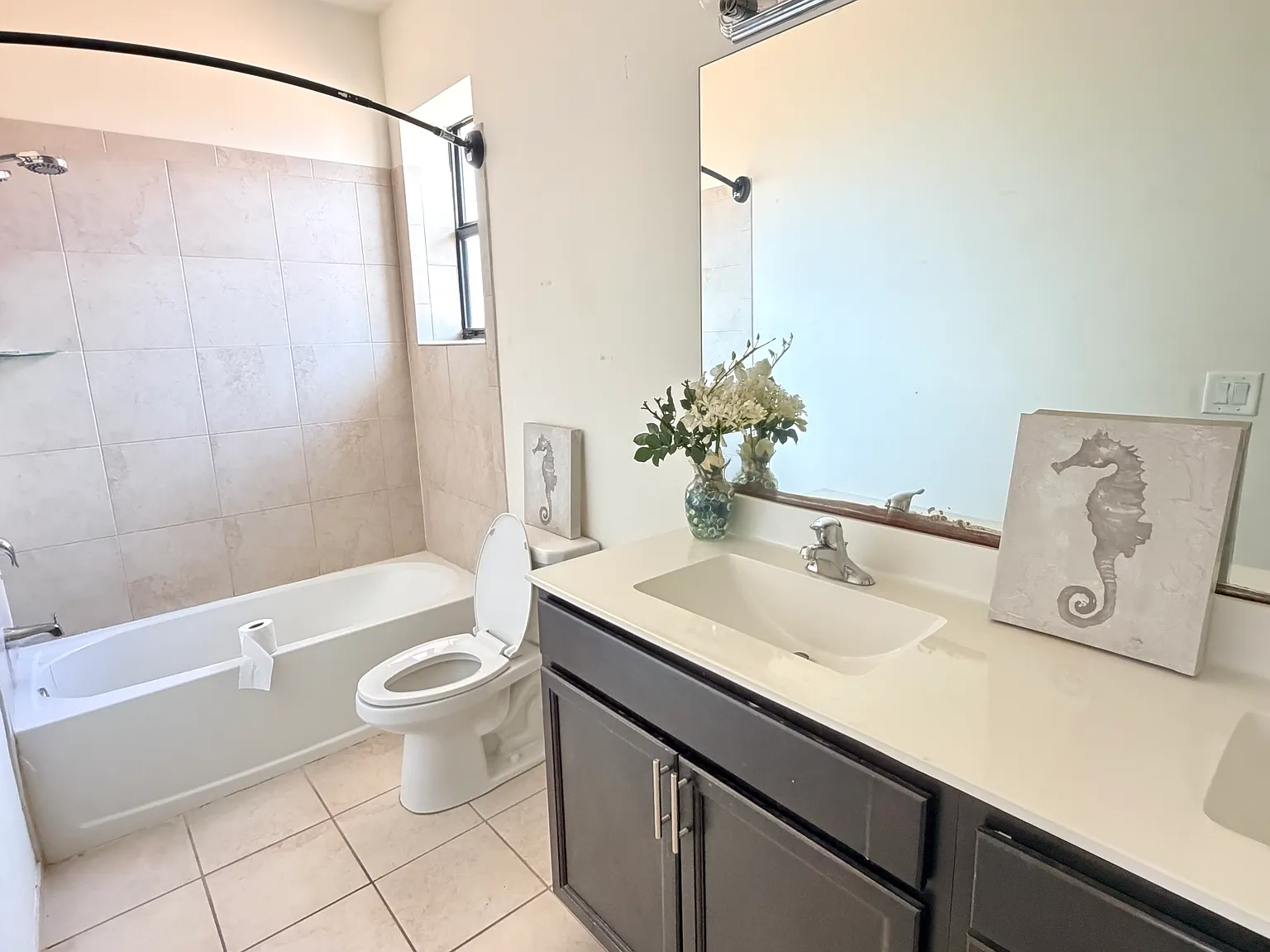 3 bed, 2.5 bath, 2115 sqft, $3,200 — Photo 4