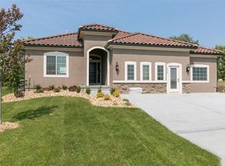 1216 SW Pebble Ln, Lees Summit, MO 64082