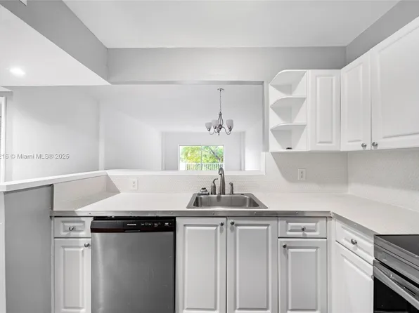 1455 N Treasure Dr APT 3K, North Bay Village, FL 33141