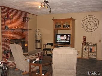 5th image of 9030 Crestmoor Dr