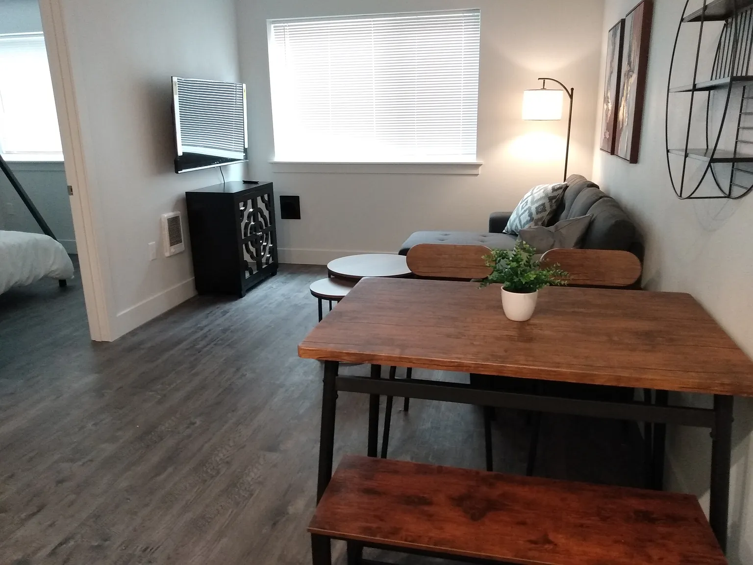 1 bed, 410 sqft, $1,295 — Photo 3