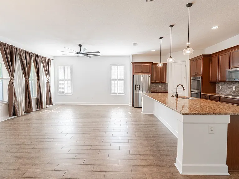 10667 Cardera Dr — Photo 12