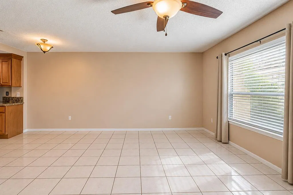 14631 Lake Forest Dr — Photo 2
