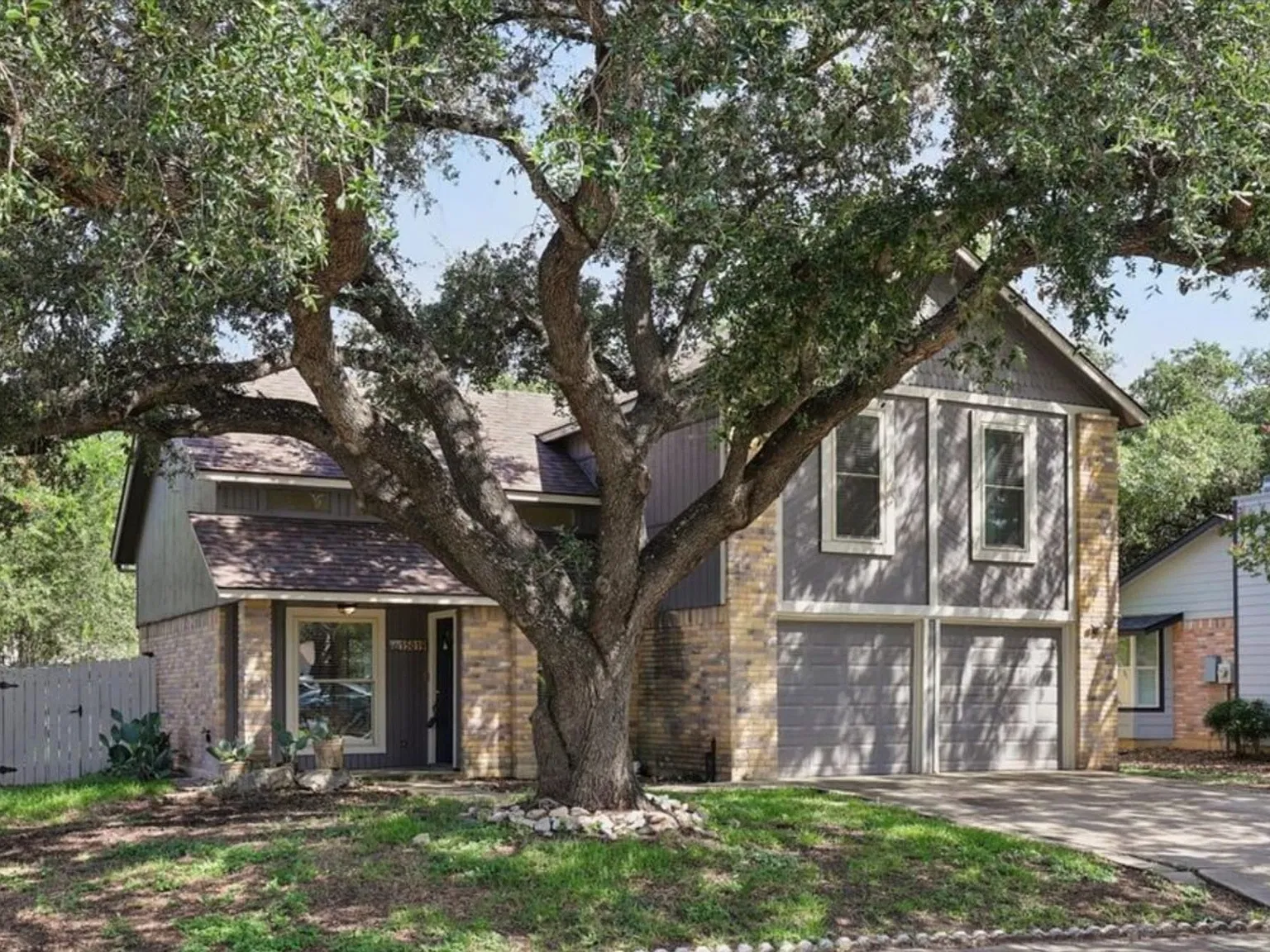 3 bed, 2.5 bath, 1408 sqft, $2,100 — Photo 2