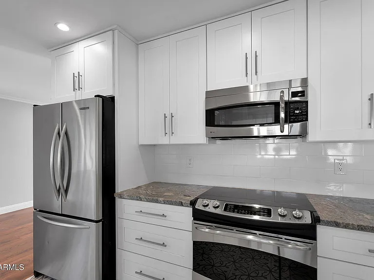 2542 W Nopal Ave — Photo 23