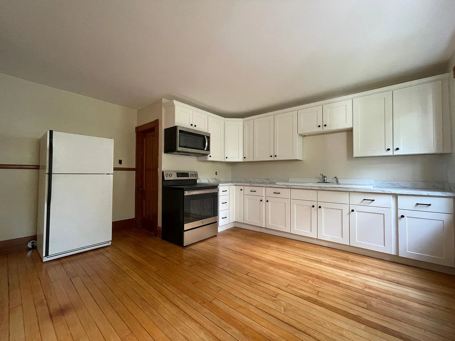 2 bed, 800 sqft, $2,100 — Photo 4