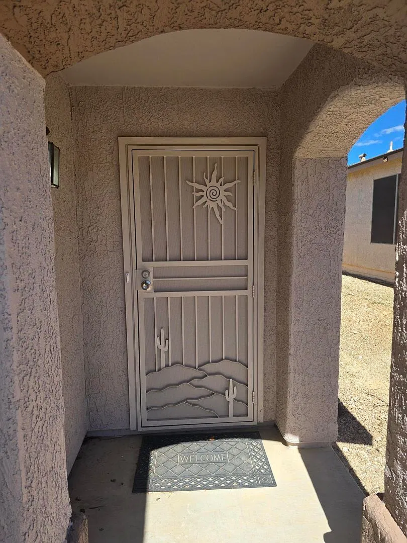 4 bed, 2.0 bath, 1600 sqft, $1,999 — Photo 2