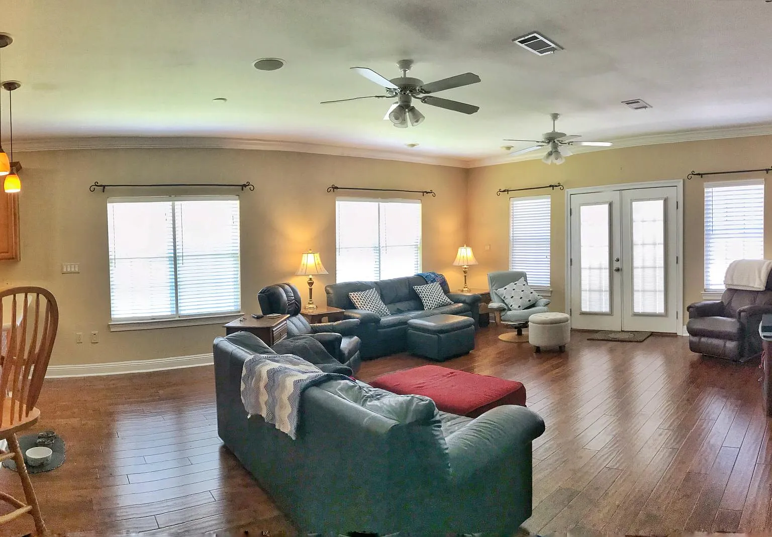 3 bed, 1922 sqft, $2,500 — Photo 2