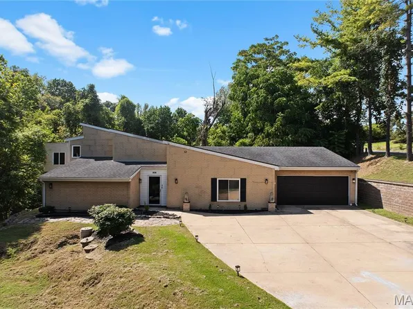 12 Hillwood Dr, Caseyville, IL 62232