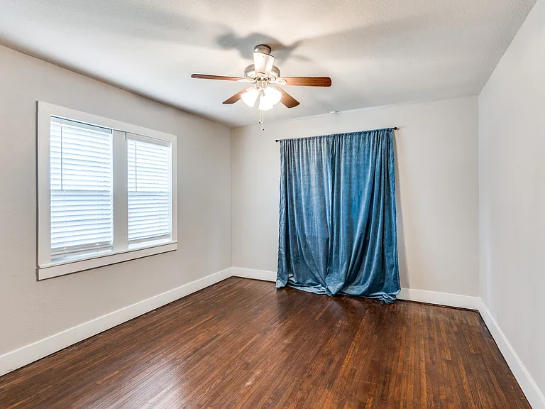 4229 Valentine St — Photo 8