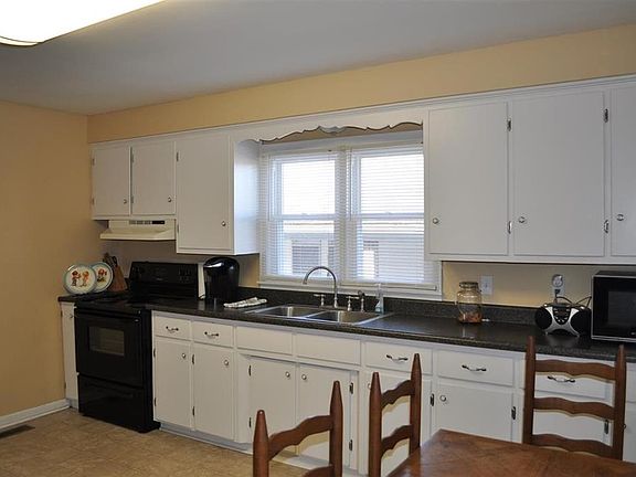 5th image of 610 Olive St