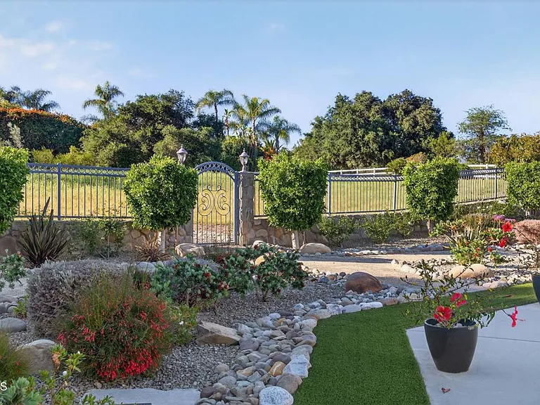 10995 Alto Ct — Photo 37