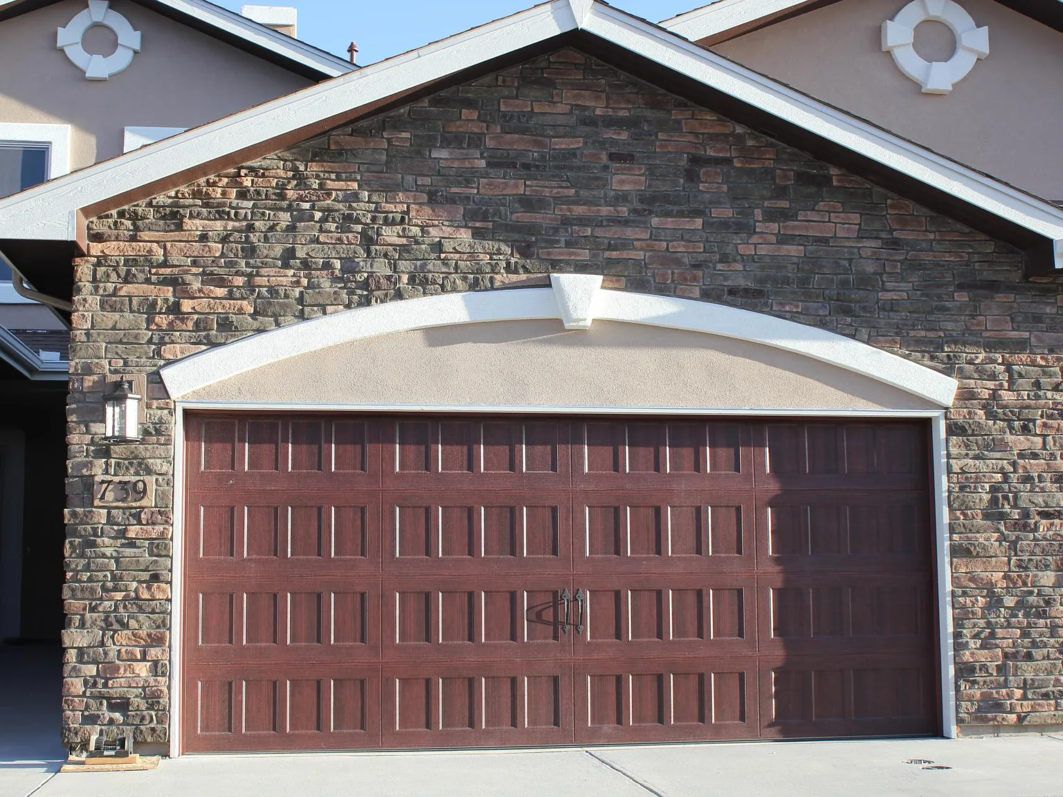 3 bed, 2.5 bath, 2308 sqft, $2,500 — Photo 2