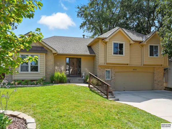 15727 Westchester Cir, Omaha, NE 68118