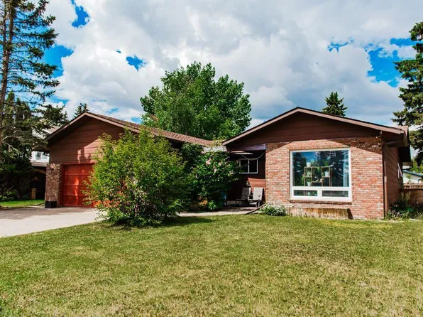 9804 77th Ave, Grande Prairie, AB T8V 3Y9