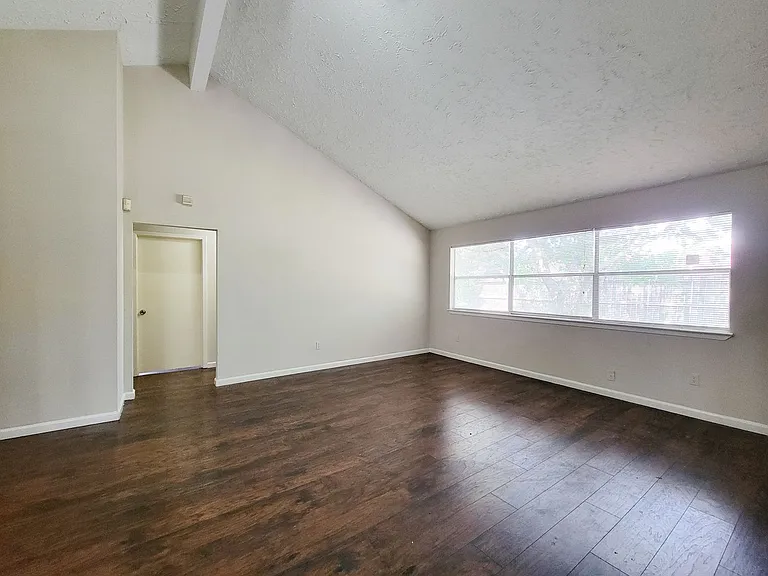 9415 Beckford Dr — Photo 13