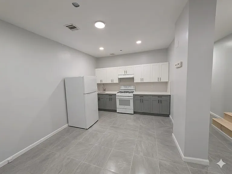 223 Hawthorne Ave #1A — Photo 9