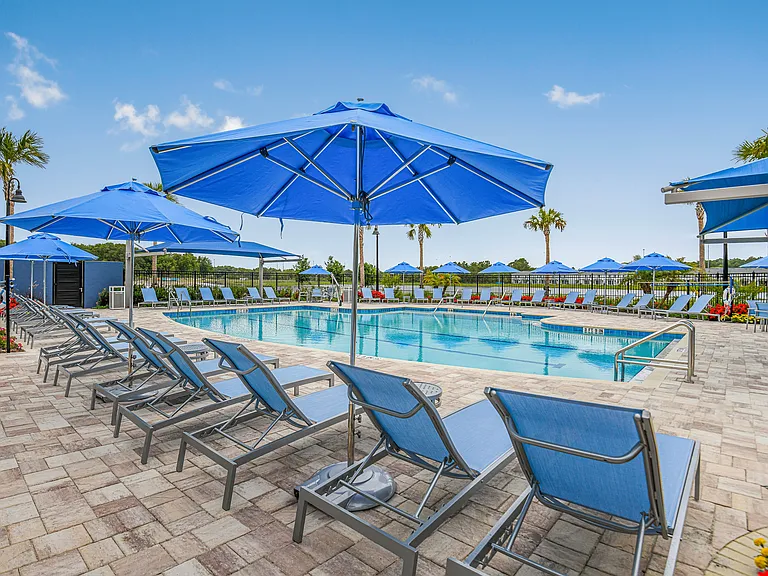 Avenues Walk Pool 6579-Web