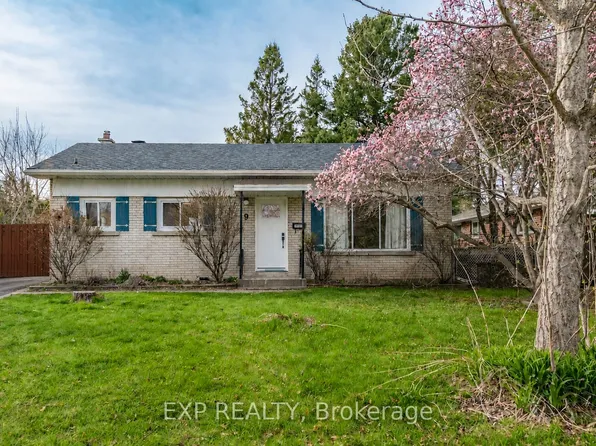 9 Kirkstall Ave, Ottawa, ON K2G 3M3