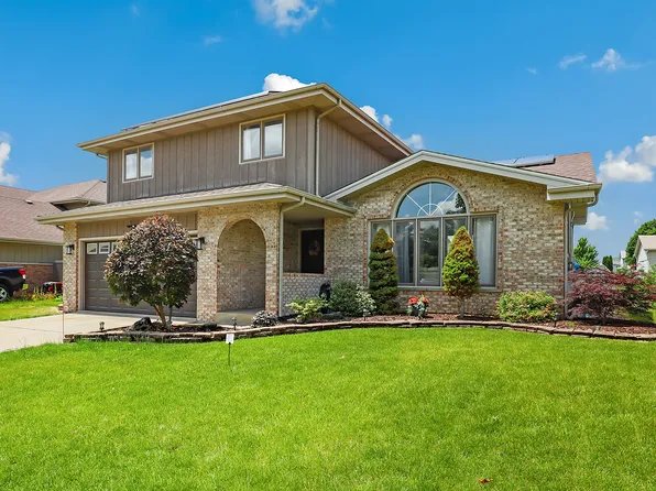 338 Wild Rose Ln, Romeoville, IL 60446