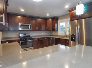 171 Royce Dr, Bloomingdale, IL 60108