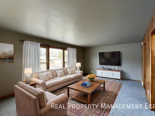 5328 W Pritchard Dr, Sioux Falls, SD 57106
