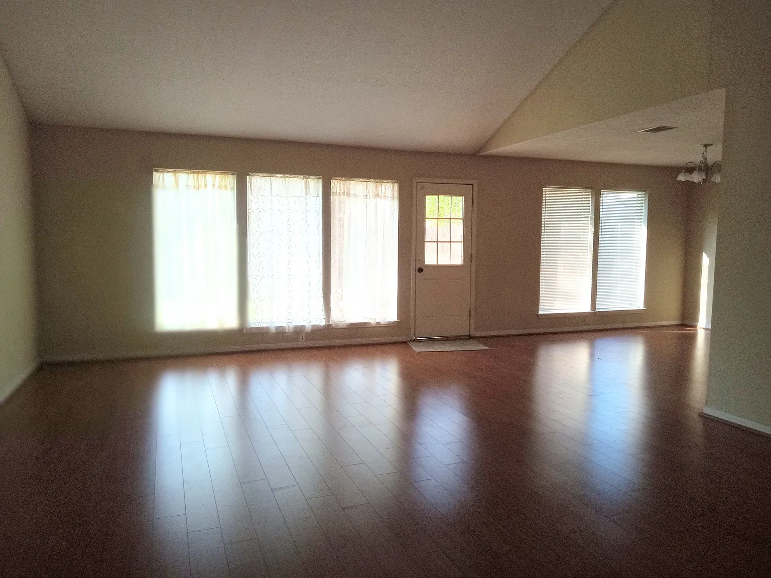 2846 Colony Dr — Photo 4