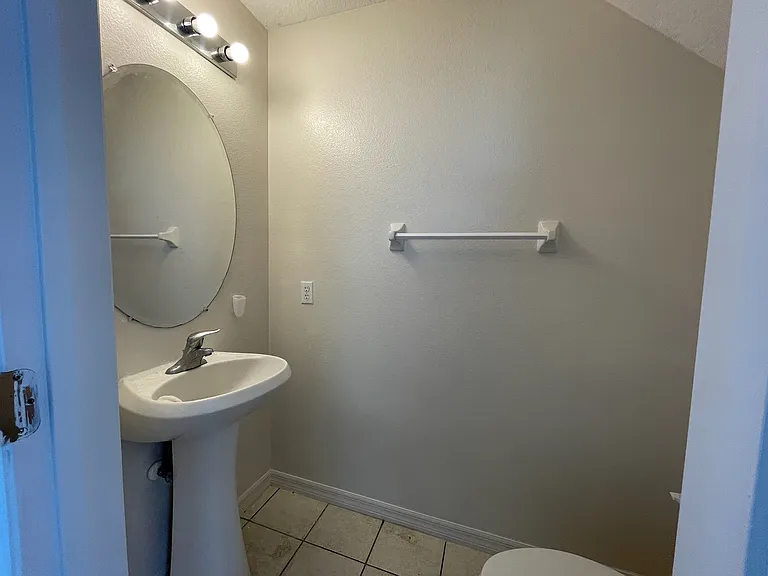 201 Kensington Dr — Photo 32
