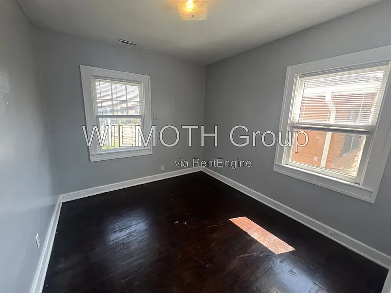 634 E 37th St #4 — Photo 11