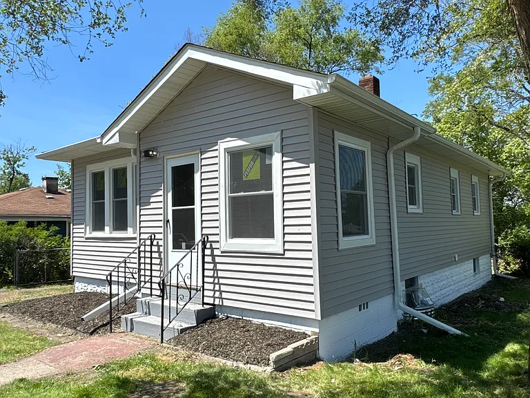 910 E 41st Ave — Photo 1