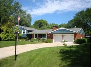 18450 Bonnie Ln, Brookfield, WI 53045