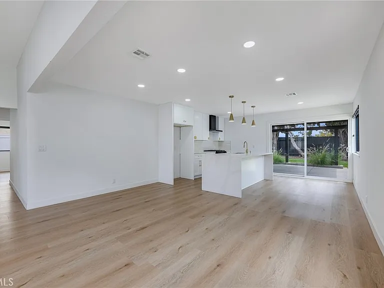 5402 Jefferson St — Photo 31
