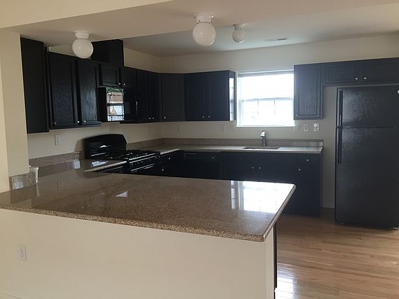4th image of 8 Ronald Dr #Townhouse