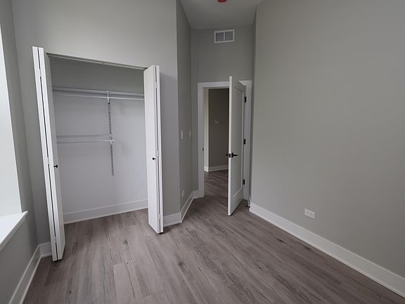 4th image of 3612 N Greenview Ave #B