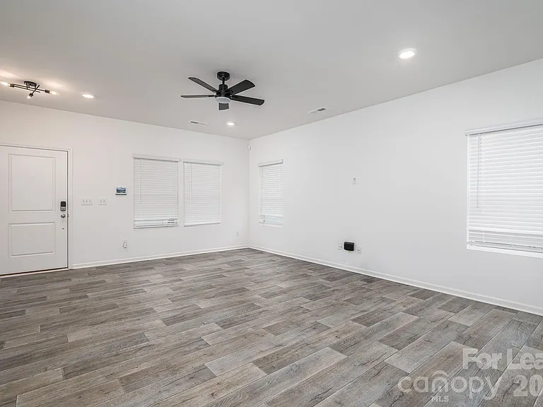 1004 Davis Hills Dr — Photo 4