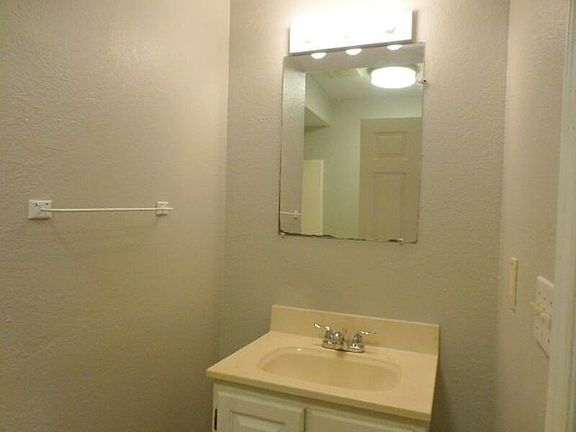 4th image of 813 Merridale Ave