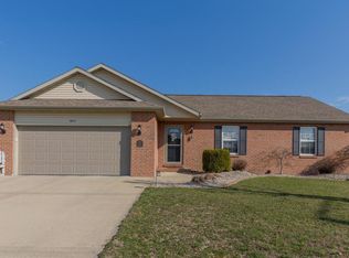 9912 Bending Oaks Dr, Lebanon, IL 62254