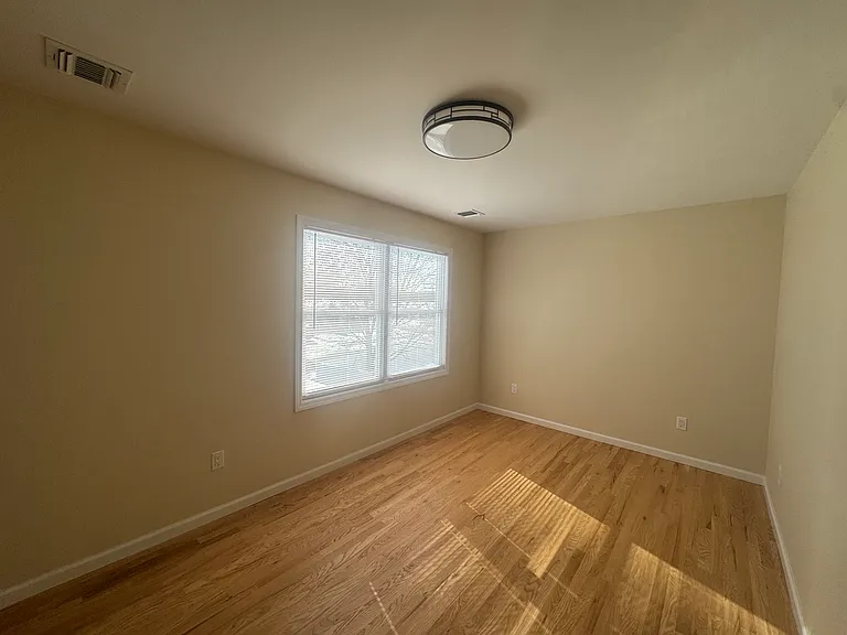 Spinner Ln — Photo 8