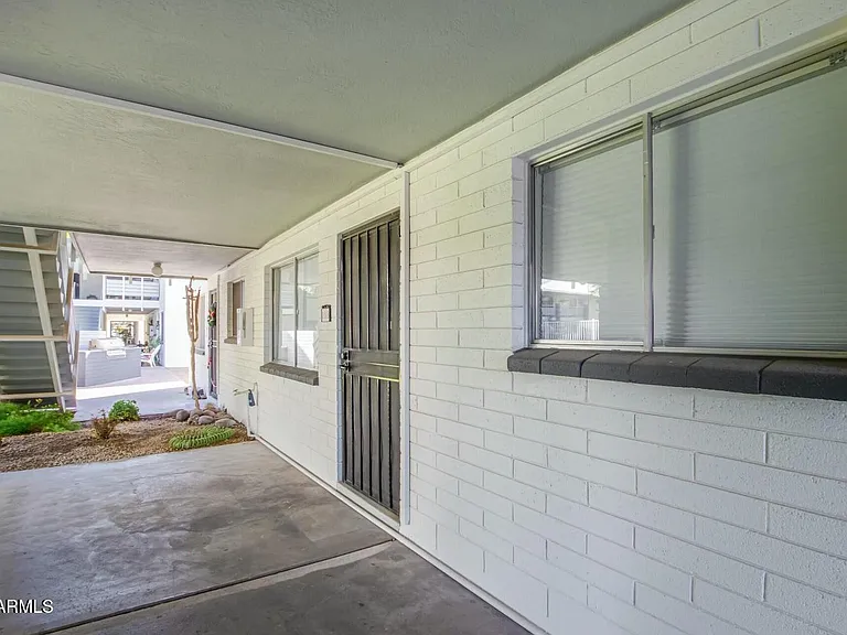 721 E Montebello Ave #108 — Photo 3