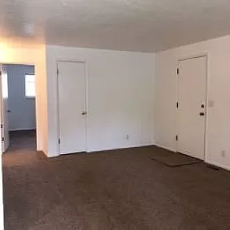 906 W Victory Rd — Photo 2
