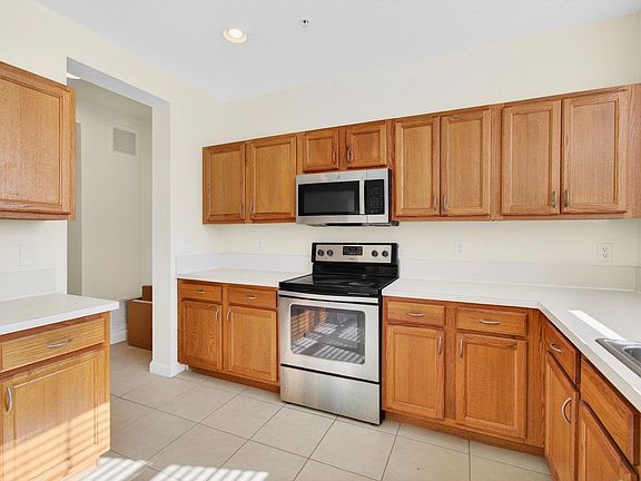 2nd image of 770 Millbrae Ct Unit 3