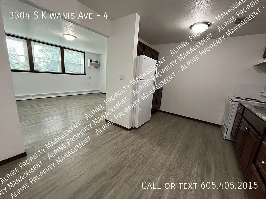Rent Special - Newly Renovated 2 Bed/1 Bath Apartment For Rent! — Photo 2