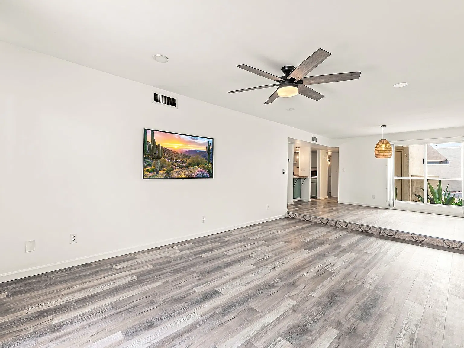 3 bed, 1368 sqft, $2,200 — Photo 4