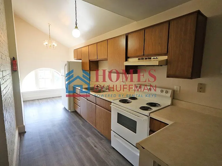110 East Powell Avenue — Photo 5