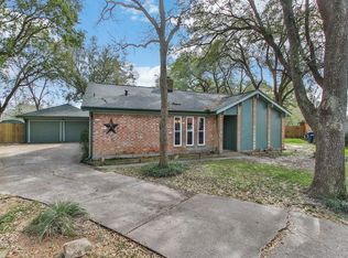 22 N Heights Dr, La Marque, TX 77568