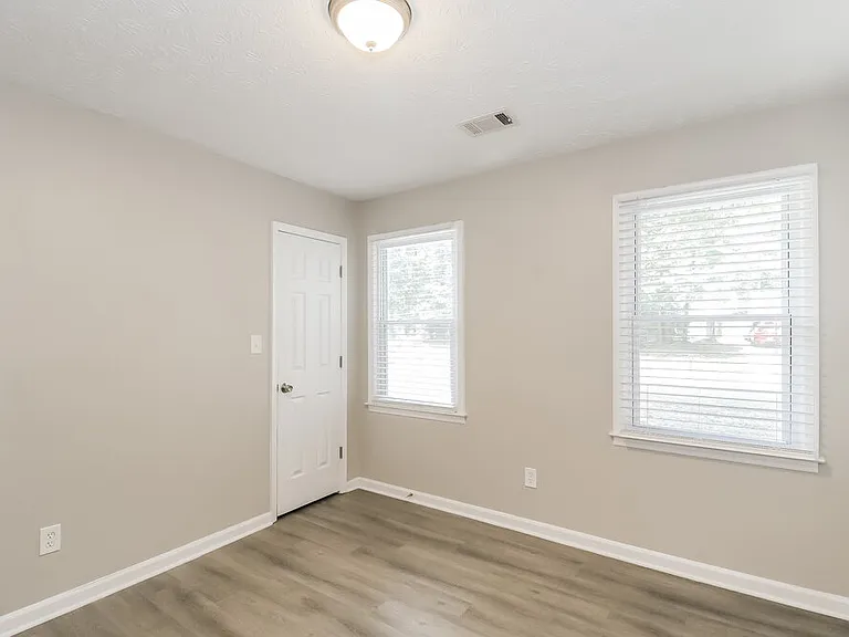 275 Oak St — Photo 14
