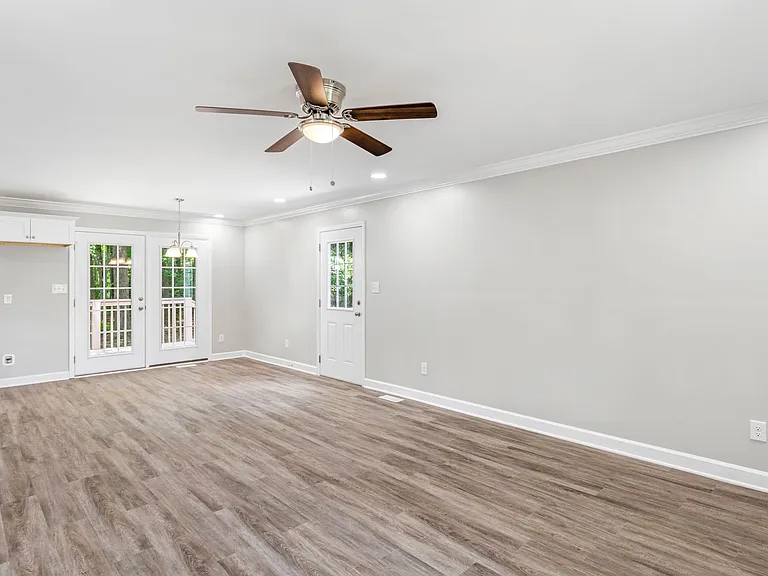 4120 Elmyra Dr — Photo 2