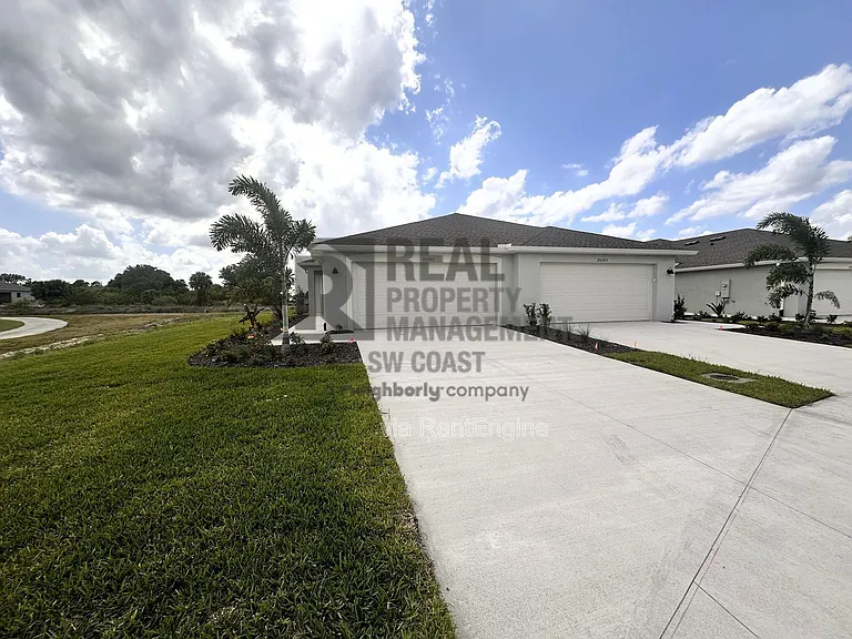 20501 Hazelnut Ct S — Photo 8