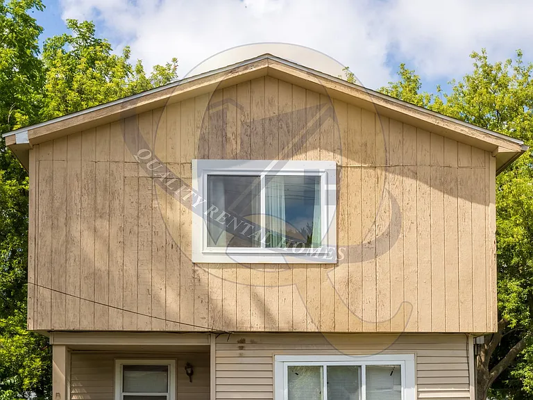 2145 E McLean Ave — Photo 2