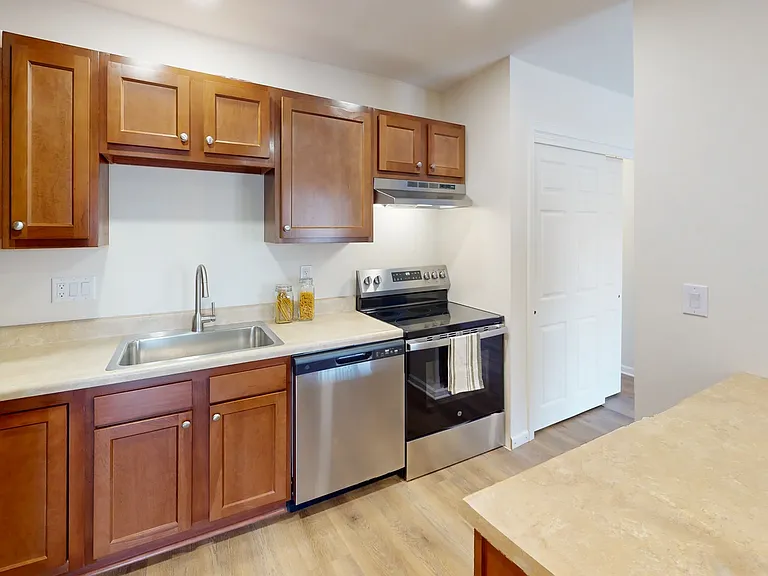 Viking Apartments and Townhomes — Photo 33